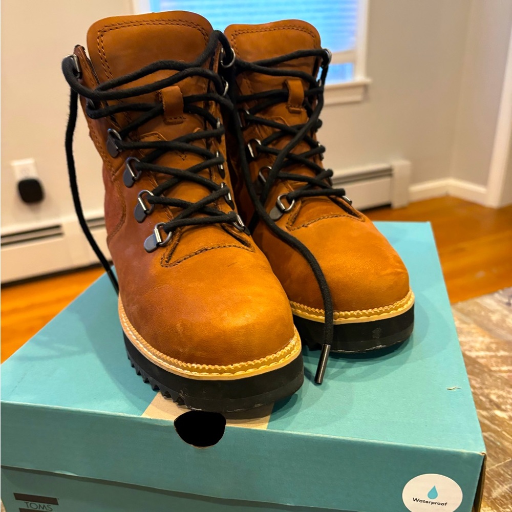 Women’s size 5 winter waterproof boots